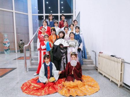 20201231160938514054700120.jpg 汉服.jpg